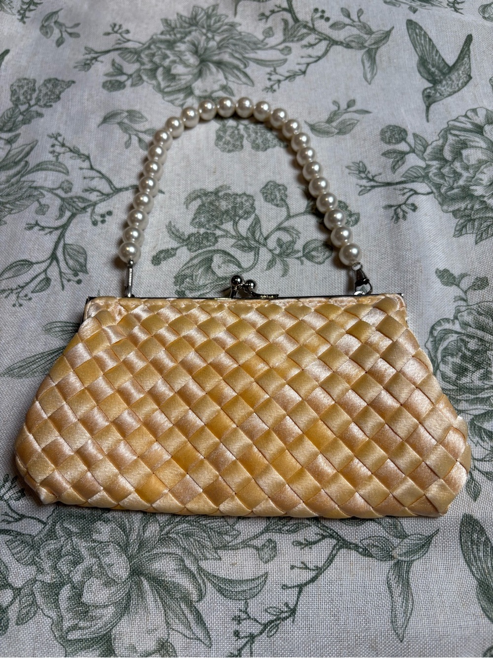 Elegant Pearl-Handle Woven Satin Clutch - Cream Gold